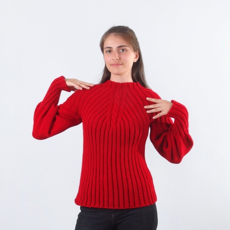 Ръчно плетен пуловер с плетеници - Merinossa